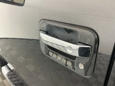 Used 2013 Ford F150 XLT w/ XLT Chrome Pkg image 9