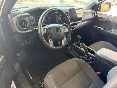 Used 2018 Toyota Tacoma TRD Off-Road AWD/4WD image 13
