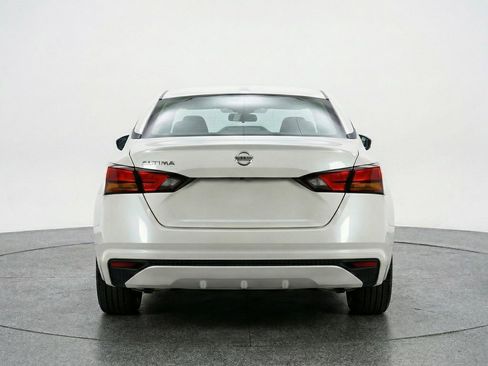 Used 2025 Nissan Altima 2.5 SV FWD image 7