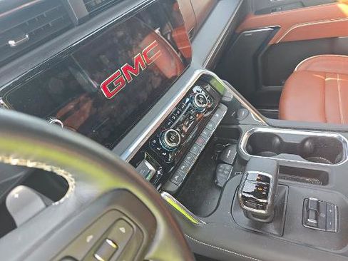 Used 2024 GMC Sierra 1500 Denali Ultimate AWD/4WD image 7