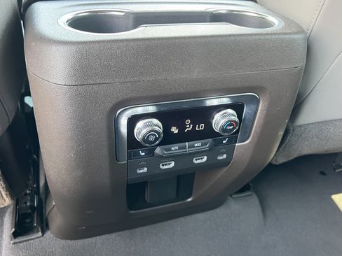 Used 2021 GMC Yukon SLT w/ SLT Premium Package RWD image 27