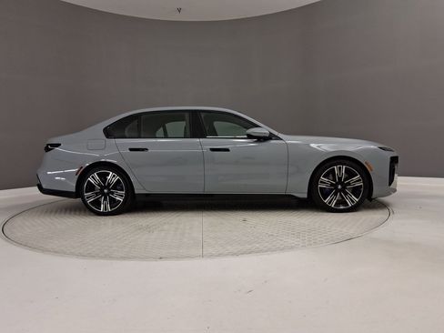 Used 2023 BMW 760i xDrive image 6