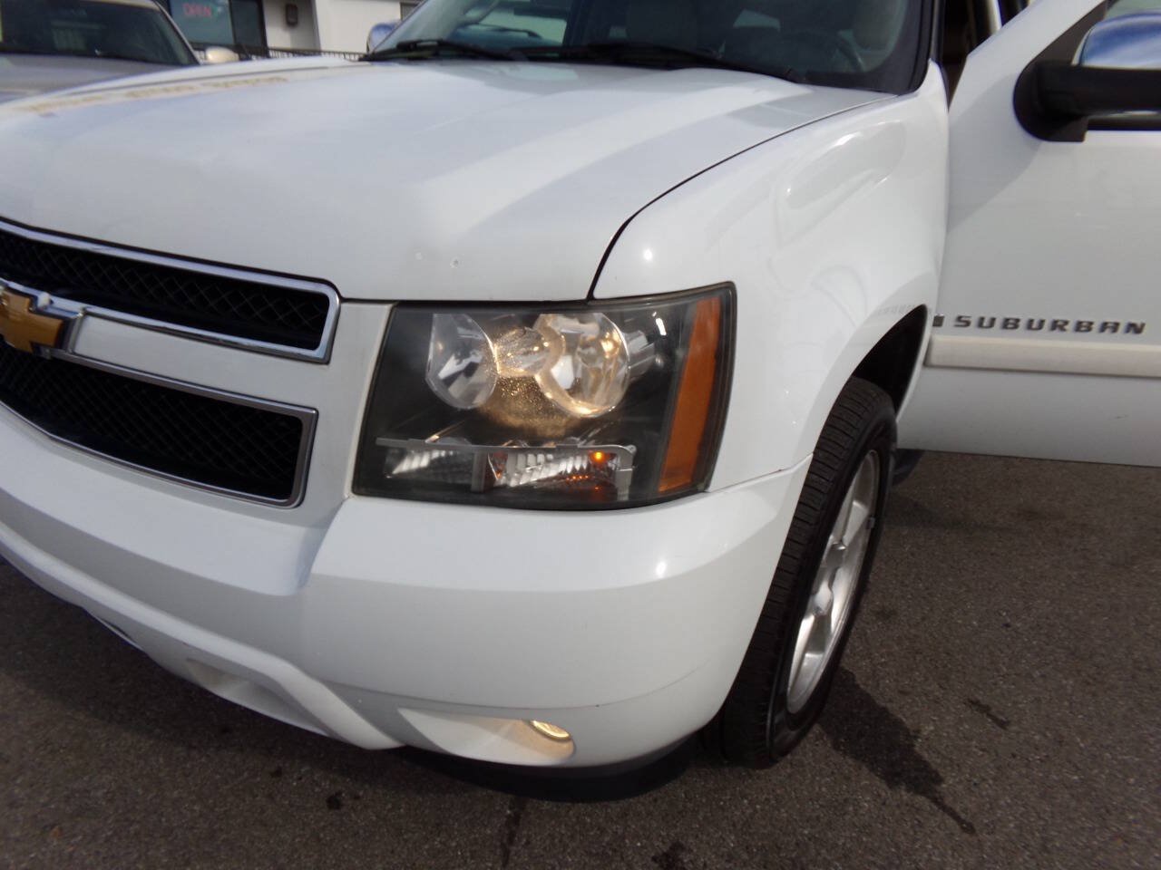 Used 2007 Chevrolet Suburban LTZ w/ LTZ Preferred Equipment Group AWD/4WD image 53