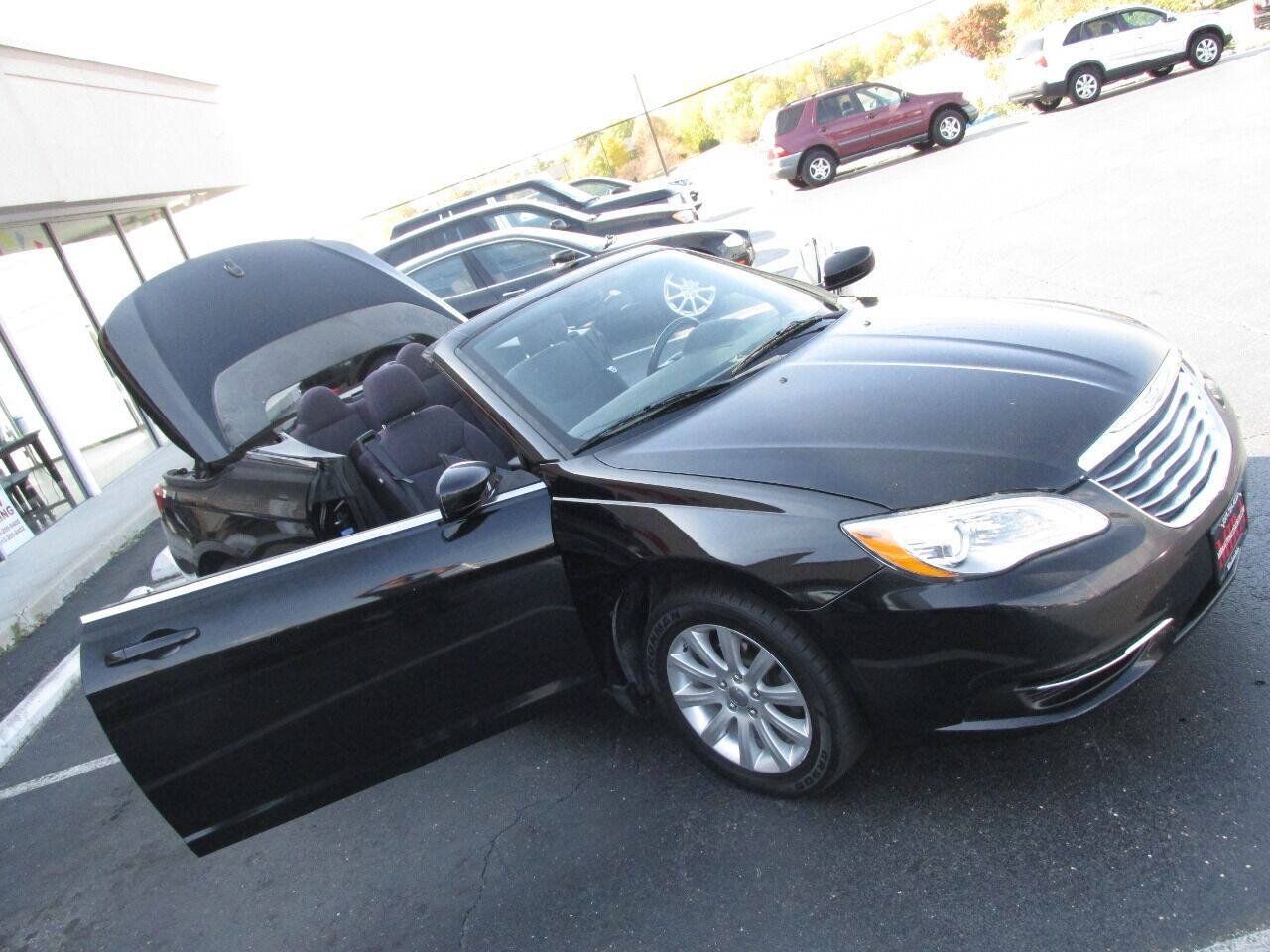 Used 2013 Chrysler 200 Touring FWD image 17
