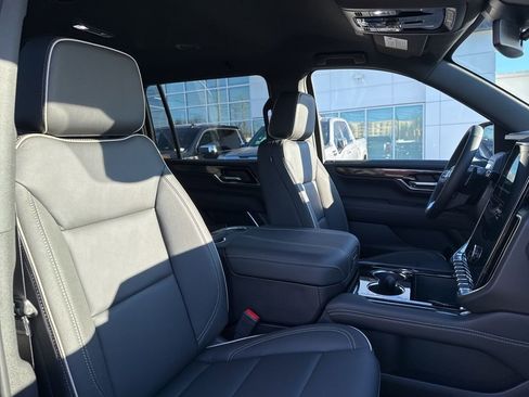 New 2026 GMC Yukon XL Elevation image 25