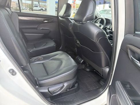 Certified 2021 Toyota Highlander Limited FWD image 30