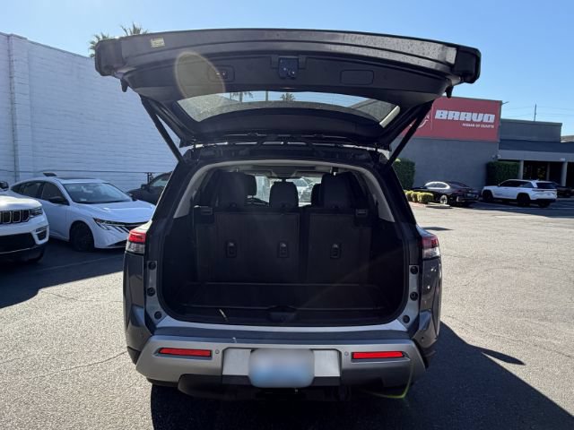Used 2024 Nissan Pathfinder Platinum AWD/4WD image 6
