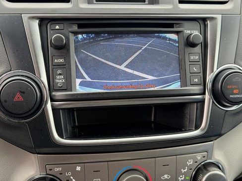 Used 2013 Toyota Highlander SE image 24