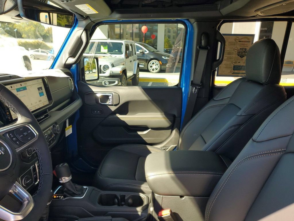 New 2025 Jeep Wrangler Unlimited Sahara AWD/4WD image 17