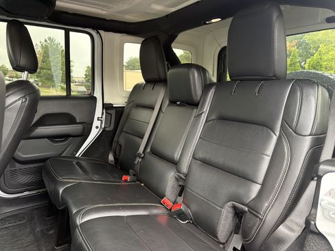 Used 2020 Jeep Wrangler Unlimited Sahara AWD/4WD image 8