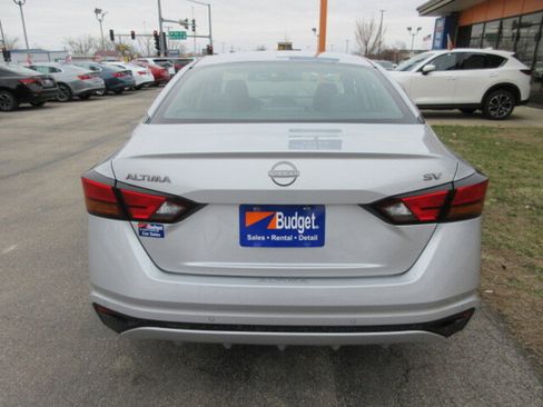 Used 2024 Nissan Altima 2.5 SV image 4