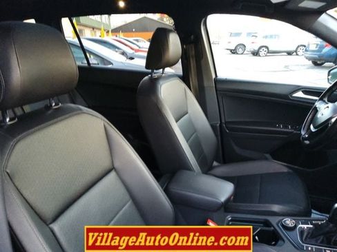 Used 2020 Volkswagen Tiguan SE R-Line image 32