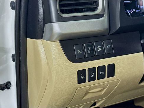 Used 2019 Toyota Highlander Limited Platinum image 10