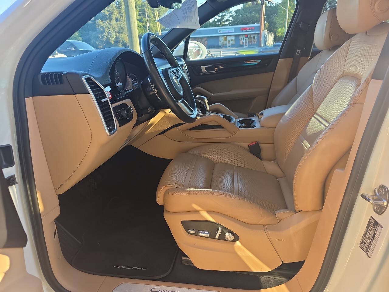 Used 2019 Porsche Cayenne AWD/4WD image 6