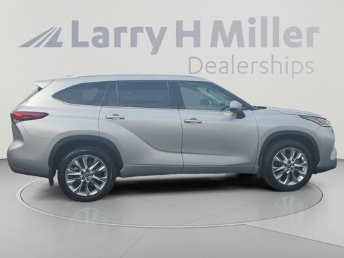 Used 2023 Toyota Highlander Limited AWD/4WD image 6