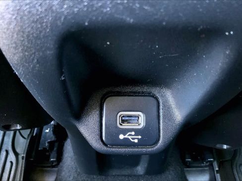 Used 2018 Jeep Renegade Latitude image 32