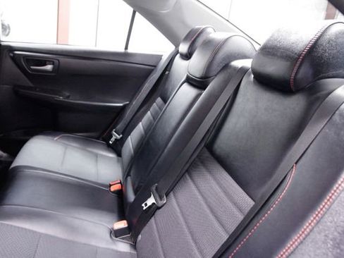 Used 2017 Toyota Camry SE image 17