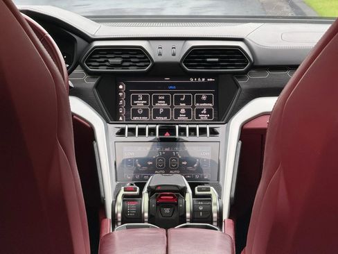 Used 2019 Lamborghini Urus AWD/4WD image 19