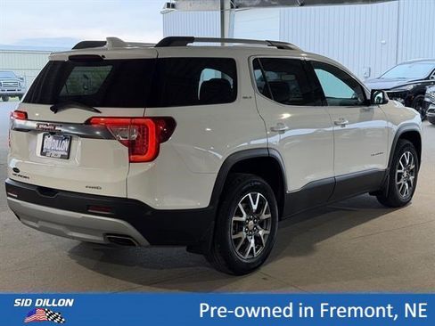 Certified 2022 GMC Acadia SLT w/ LPO, Black Accent Package AWD/4WD image 14