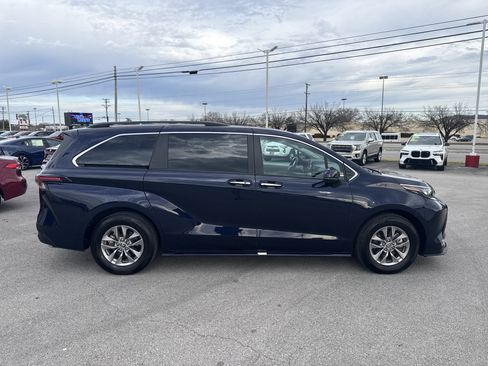 Certified 2024 Toyota Sienna XLE image 2
