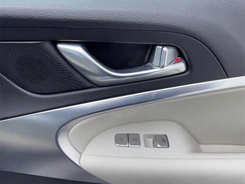 Used 2025 Genesis G70 2.5T image 49