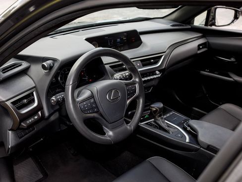 Used 2019 Lexus UX 200 image 22