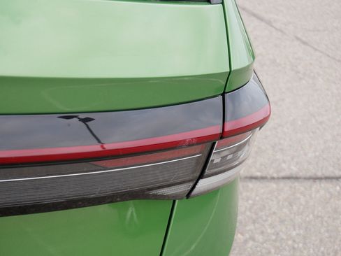 Certified 2025 Volkswagen Taos SE AWD/4WD image 17