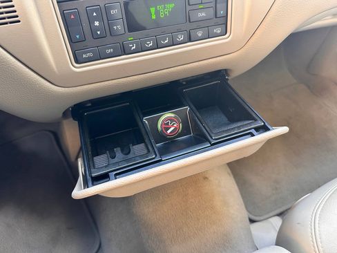 Used 2007 Lincoln Town Car Signature Limited RWD image 20