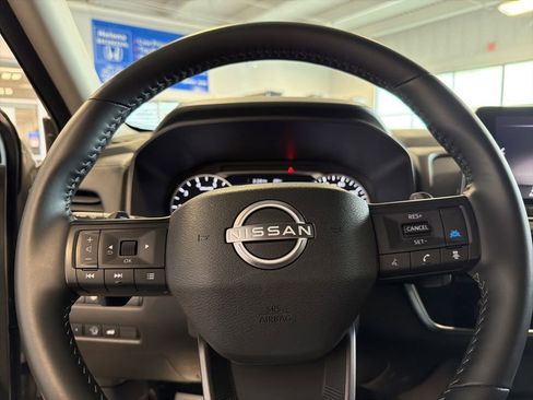 Used 2025 Nissan Rogue SV FWD image 19