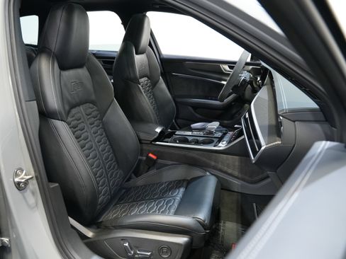 Used 2021 Audi RS 6 AVANT WAGON 4D image 36