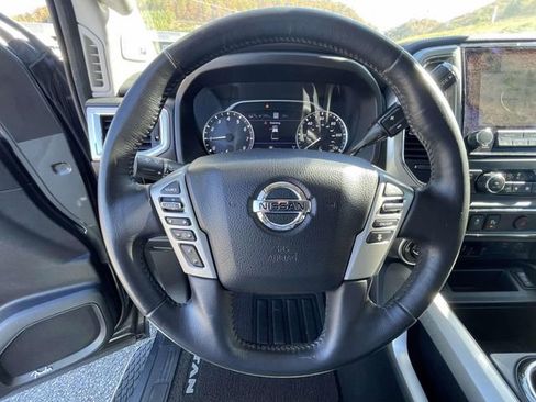 Used 2021 Nissan Titan SL w/ Moonroof Package image 18
