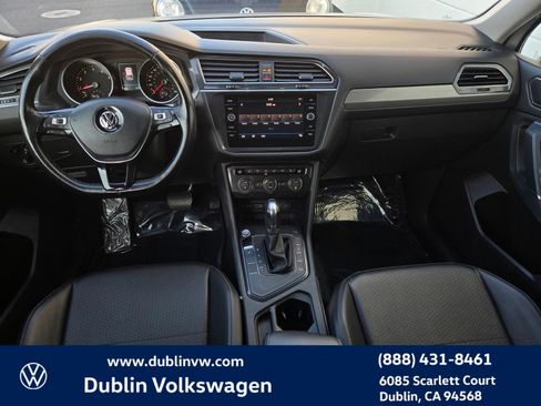 Used 2018 Volkswagen Tiguan SE w/ Panoramic Sunroof Package image 15