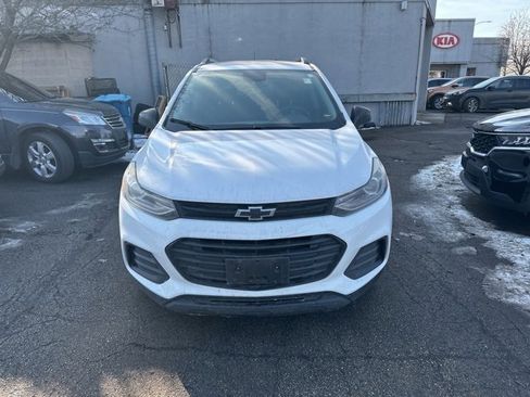 Used 2018 Chevrolet Trax LT w/ Sun & Sound Package image 2