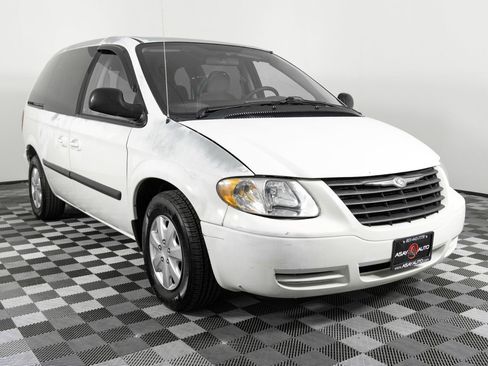 Used 2006 Chrysler Town & Country LX image 10