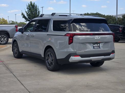 New 2026 Kia Carnival EX FWD image 3