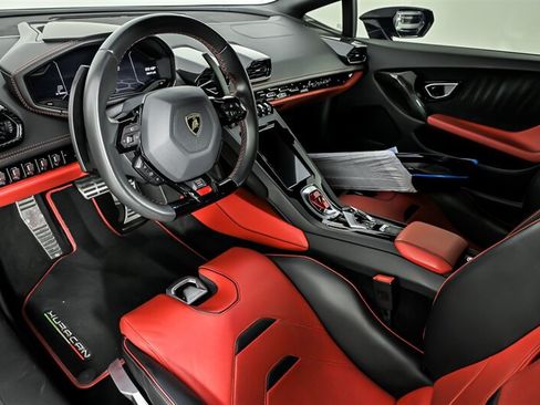 Used 2021 Lamborghini Huracan EVO RWD image 15