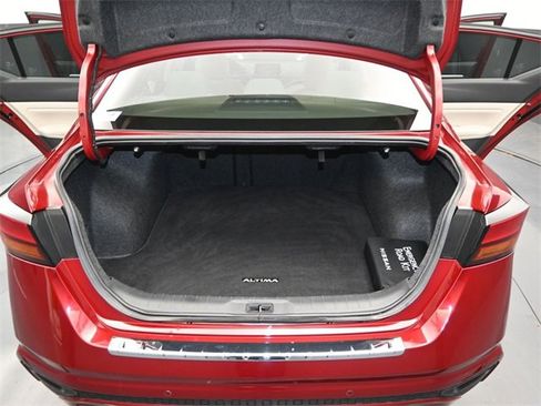 Used 2022 Nissan Altima 2.5 SV w/ SV Premium Package image 16