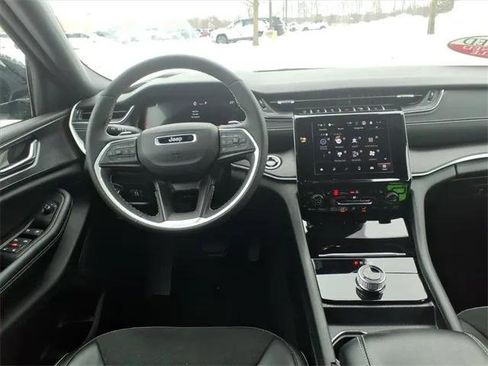 Certified 2025 Jeep Grand Cherokee L Altitude image 10