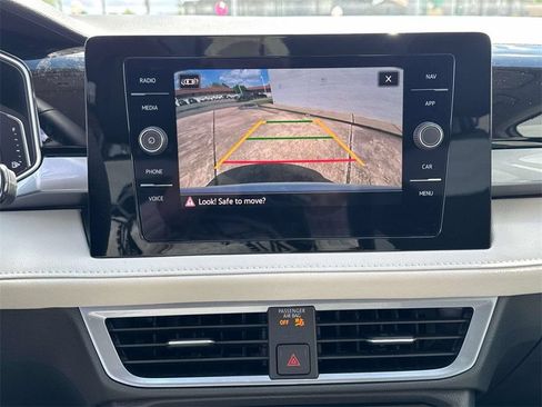 Used 2025 Volkswagen Taos SEL AWD/4WD image 19