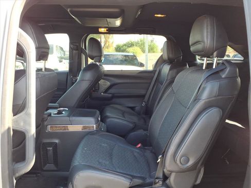 Used 2025 Toyota Sienna Platinum image 16