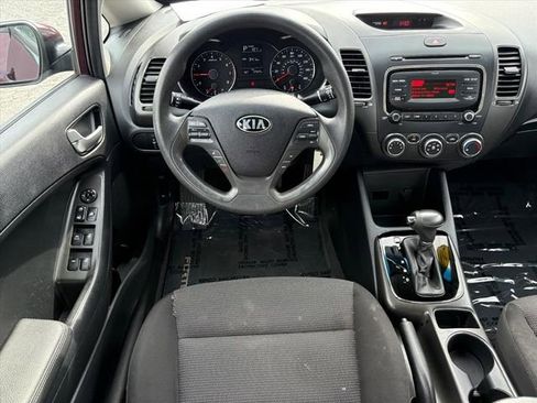 Used 2018 Kia Forte LX image 17