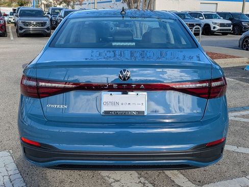 New 2026 Volkswagen Jetta SE image 5