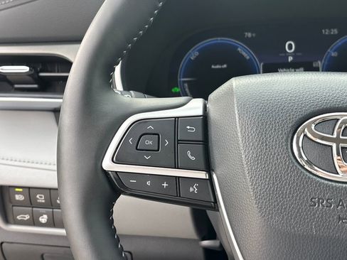 Used 2025 Toyota Highlander Limited image 16