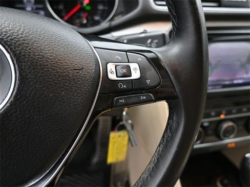 Used 2018 Volkswagen Passat 2.0T image 6