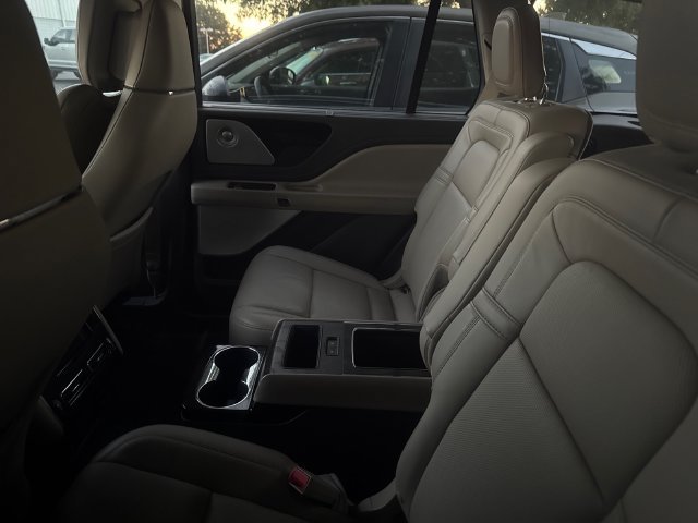 Used 2020 Lincoln Aviator Reserve w/ Equipment Group 202A AWD/4WD image 7