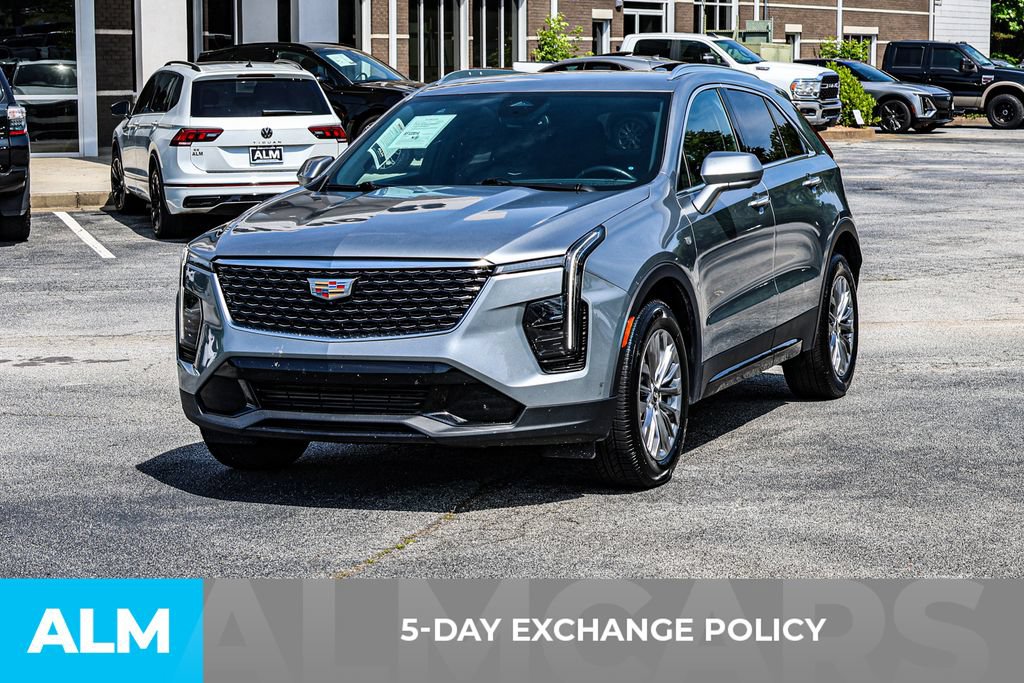 Used 2025 Cadillac XT4 Premium Luxury FWD image 3