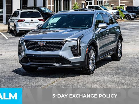 Used 2025 Cadillac XT4 Premium Luxury FWD image 3