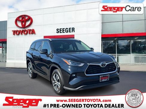 Certified 2026 Toyota Highlander XLE AWD/4WD image 1