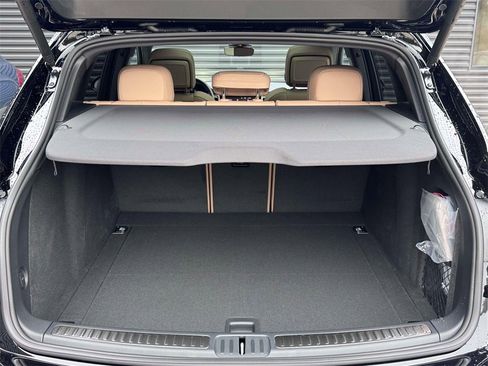 New 2026 Porsche Macan image 28