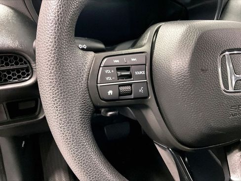 Used 2023 Honda HR-V LX image 23